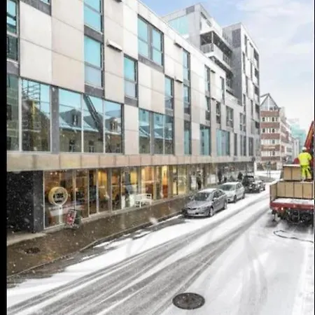Stylish Top Floor In City Center Apartment *