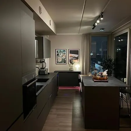 Stylish Top Floor In City Center *
