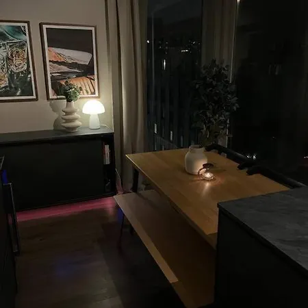 Stylish Top Floor In City Center