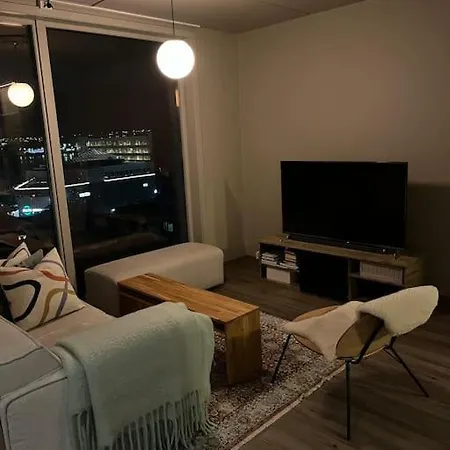 Stylish Top Floor In City Center Tromsø