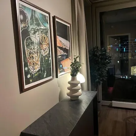 Stylish Top Floor In City Center דירה טרומסה