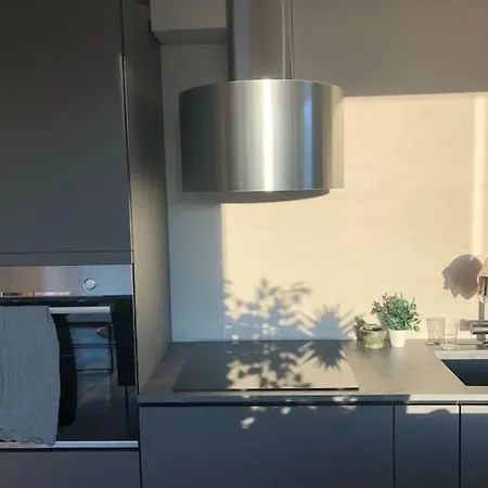 Stylish Top Floor In City Center דירה טרומסה